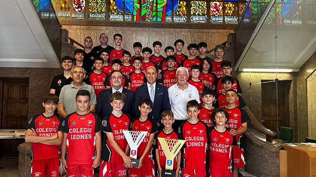 recepcion-baloncesto-colegio-leones-170625.jpg