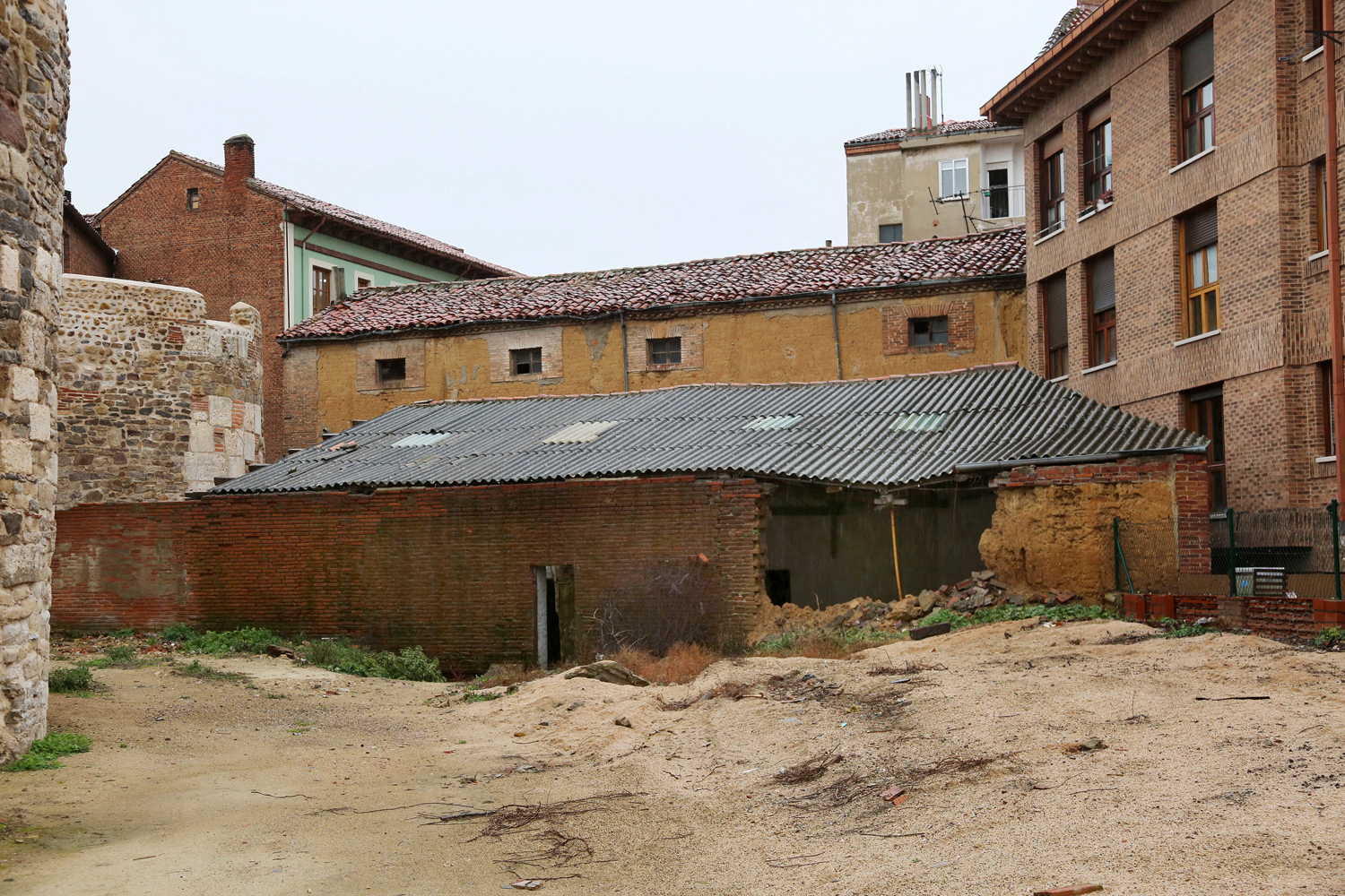 Tendejón que desaparecerá para dejar diáfano el Molino Sidrón.jpg